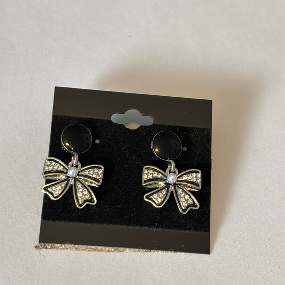 Jewelry - Black and silver drop earrings with cute bows